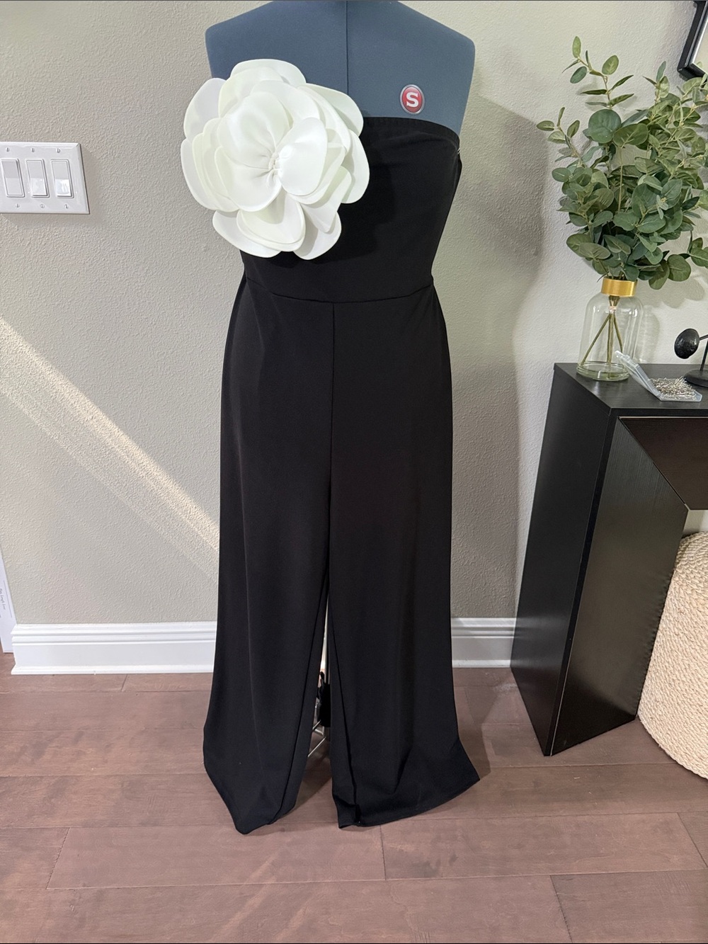 SHEIN Black Strapless Wide-Leg Jumpsuit with Floral Accent